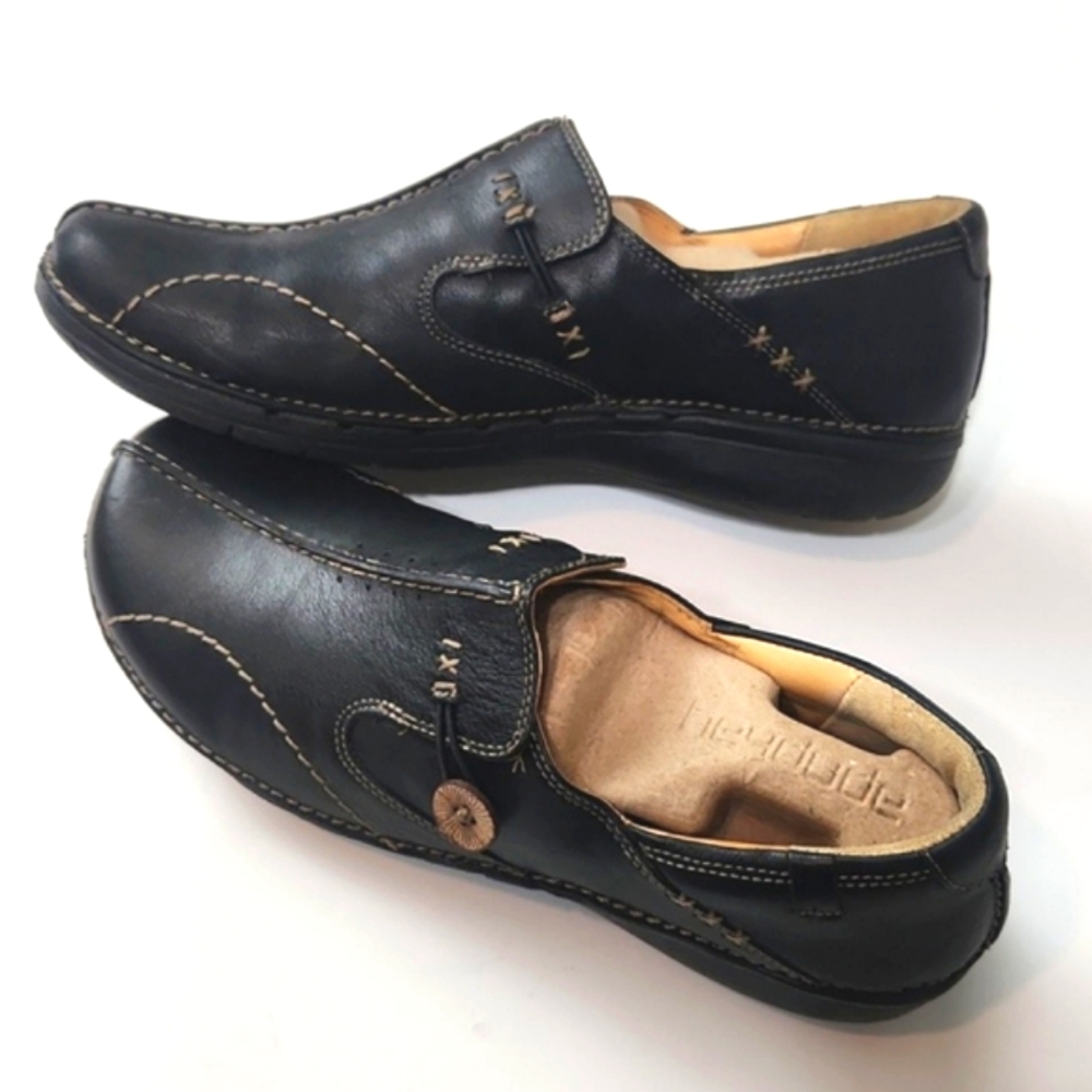 Clark's Artisan Un Loop Leather Dress Shoes